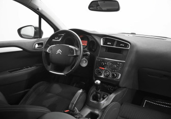 Подержанный автомобиль Citroen C4 Hatchback 2013 года (8 фото)