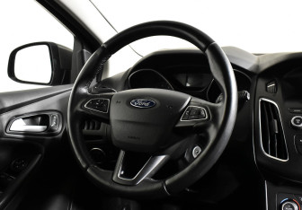 Подержанный автомобиль Ford Focus Hatchback 2015 года (13 фото)