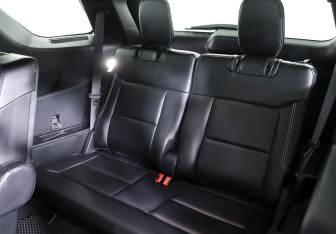 Подержанный автомобиль Ford Explorer 2021 года (16 фото)