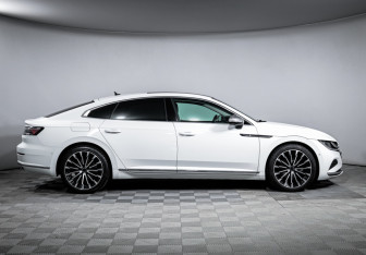 Подержанный автомобиль Volkswagen Arteon 2021 года (4 фото)