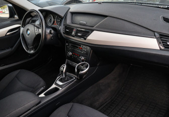 Подержанный автомобиль BMW X1 2013 года (7 фото)