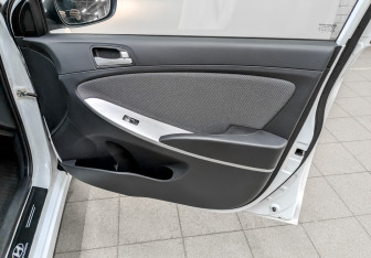 Подержанный автомобиль Hyundai Solaris Sedan 2013 года (24 фото)