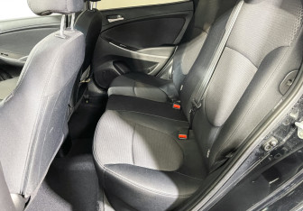 Подержанный автомобиль Hyundai Solaris Hatchback 2015 года (13 фото)