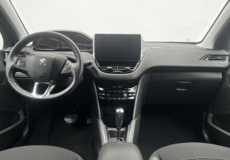 Подержанный автомобиль Peugeot 208 2013 года (12 фото)