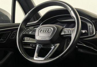 Подержанный автомобиль Audi Q7 2021 года (14 фото)