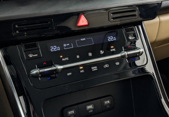 Подержанный автомобиль Kia Carnival 2022 года (21 фото)
