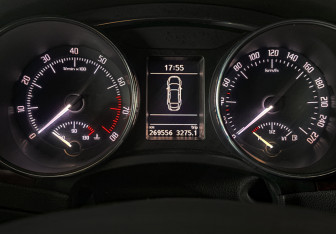 Подержанный автомобиль Skoda Superb Liftback 2011 года (19 фото)