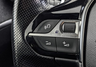 Подержанный автомобиль Peugeot 5008 Suv 2018 года (30 фото)