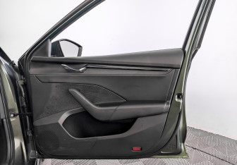 Подержанный автомобиль Skoda Octavia Liftback 2021 года (24 фото)