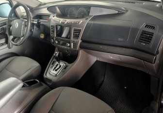 Подержанный автомобиль SsangYong Stavic 2013 года (12 фото)