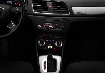 Подержанный автомобиль Audi Q3 2014 года (17 фото)