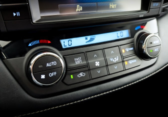 Подержанный автомобиль Toyota RAV4 2018 года (28 фото)