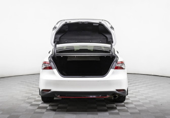 Подержанный автомобиль Toyota Camry Sedan 2021 года (19 фото)