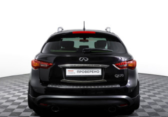 Подержанный автомобиль Infiniti QX70 2015 года (6 фото)
