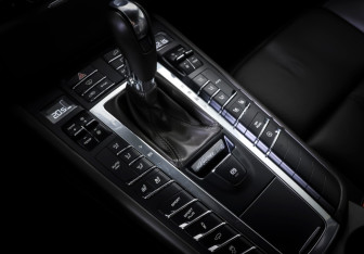 Подержанный автомобиль Porsche Macan 2014 года (19 фото)
