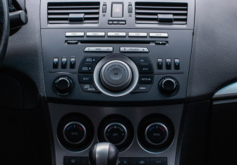 Подержанный автомобиль Mazda 3 Sedan 2011 года (14 фото)