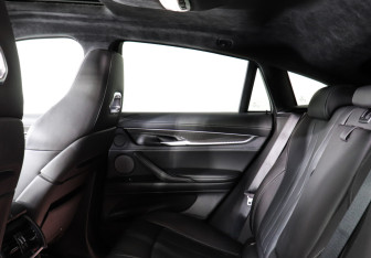 Подержанный автомобиль BMW X6 M 2016 года (14 фото)