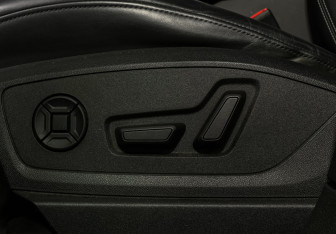 Подержанный автомобиль Audi e-tron 2021 года (15 фото)