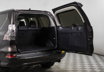 Подержанный автомобиль Lexus GX 2018 года (16 фото)