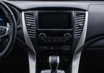 Подержанный автомобиль Mitsubishi Pajero Sport 2018 года (14 фото)