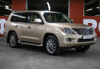Подержанный автомобиль Lexus LX 2008 года (3 фото)