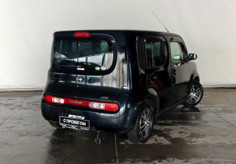 Подержанный автомобиль Nissan Cube 2010 года (6 фото)