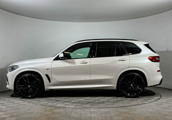 Подержанный автомобиль BMW X5 2020 года (6 фото)