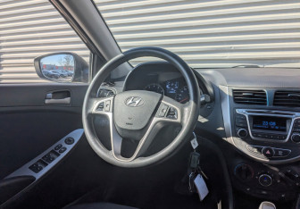 Подержанный автомобиль Hyundai Solaris Hatchback 2014 года (24 фото)