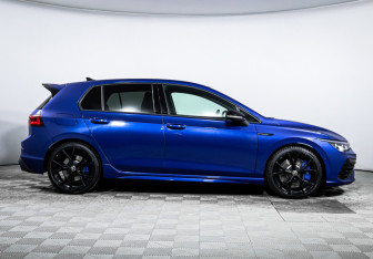 Подержанный автомобиль Volkswagen Golf R Hatchback 2023 года (4 фото)