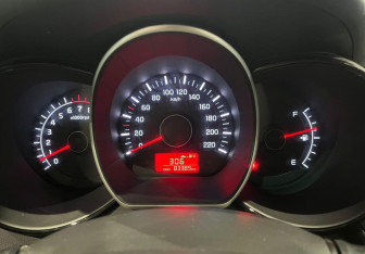 Подержанный автомобиль Kia Rio Sedan 2015 года (18 фото)