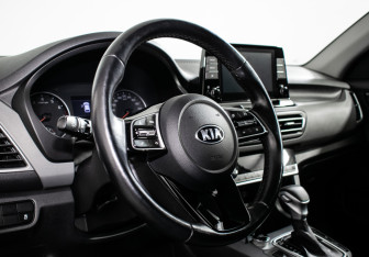 Подержанный автомобиль Kia Seltos 2020 года (13 фото)