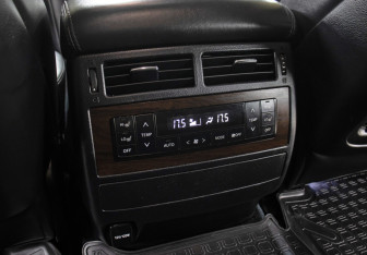 Подержанный автомобиль Toyota Land Cruiser Suv 2016 года (24 фото)