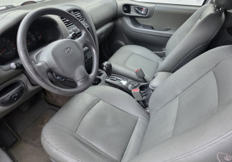 Подержанный автомобиль Hyundai Santa Fe 2003 года (9 фото)