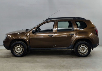 Подержанный автомобиль Renault Duster 2016 года (8 фото)