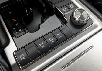 Подержанный автомобиль Toyota Land Cruiser Suv 2018 года (27 фото)