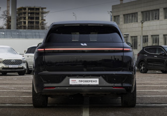 Подержанный автомобиль LiXiang L7 2023 года (6 фото)