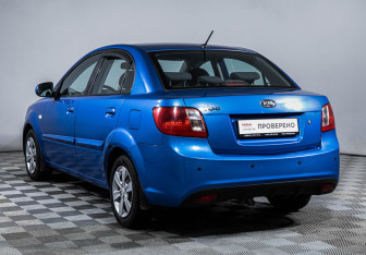 Подержанный автомобиль Kia Rio Sedan 2011 года (7 фото)