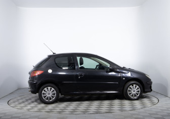 Подержанный автомобиль Peugeot 206 Hatchback 2007 года (4 фото)