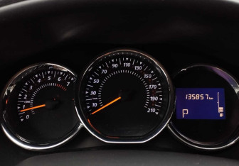 Подержанный автомобиль Renault Sandero 2018 года (12 фото)