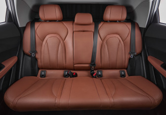 Подержанный автомобиль Omoda C5 2022 года (25 фото)