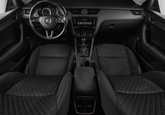 Подержанный автомобиль Skoda Octavia Liftback 2017 года (11 фото)