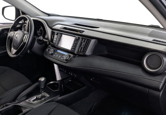 Подержанный автомобиль Toyota RAV4 2018 года (13 фото)