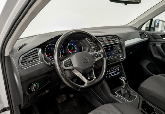 Подержанный автомобиль Volkswagen Tiguan 2021 года (15 фото)