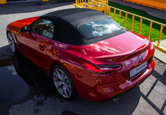 Подержанный автомобиль BMW Z4 Roadster 2020 года (18 фото)