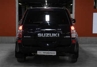 Подержанный автомобиль Suzuki Grand Vitara 2006 года (6 фото)