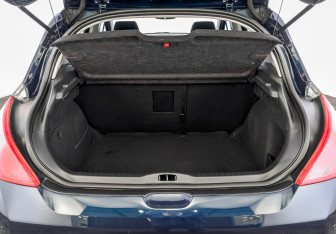 Подержанный автомобиль Peugeot 308 Hatchback 2010 года (10 фото)