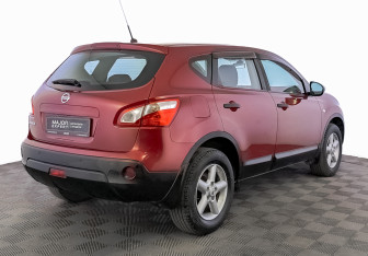 Подержанный автомобиль Nissan Qashqai 2013 года (5 фото)