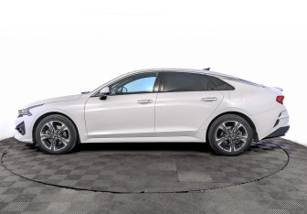 Подержанный автомобиль Kia K5 2021 года (8 фото)