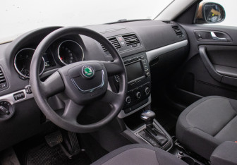 Подержанный автомобиль Skoda Yeti 2012 года (10 фото)