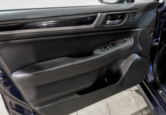 Подержанный автомобиль Subaru Legacy Sedan 2019 года (17 фото)